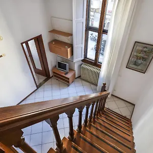 https://santa-maria-novella-bright-and-modern-apartment-hosted.it-tuscanyhotel.com